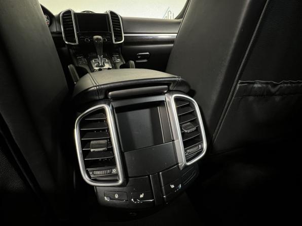 Porsche Cayenne II (958) с пробегом 2012 года, цена 2 357 000 рублей, 271991 км, внедорожник, Автокод Объявления