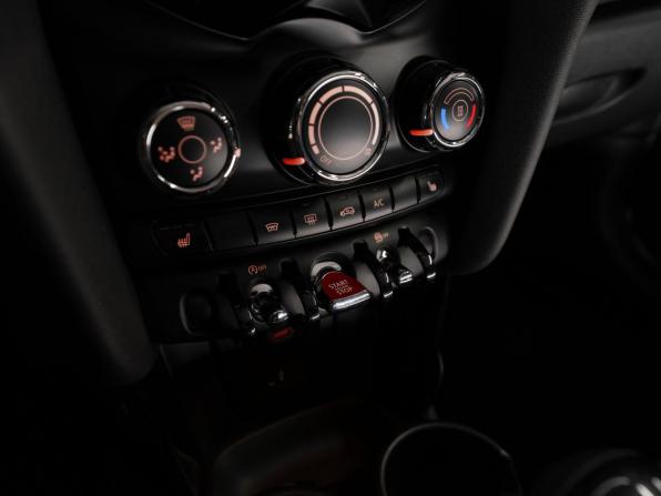 Mini Hatch III (F55/F56) с пробегом 2018 года, цена 1 950 000 рублей, 83694 км, хэтчбек, Автокод Объявления