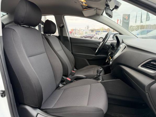 Hyundai Solaris II с пробегом 2017 года, цена 1 235 000 рублей, 128500 км, седан, Автокод Объявления