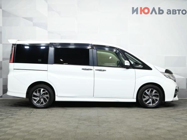 Honda Stepwgn V с пробегом 2015 года, цена 1 950 000 рублей, 121768 км, минивэн, Автокод Объявления