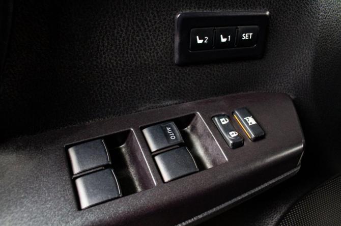 Toyota RAV4 IV (XA40) Рестайлинг с пробегом 2016 года, цена 2 279 000 рублей, 210981 км, внедорожник, Автокод Объявления