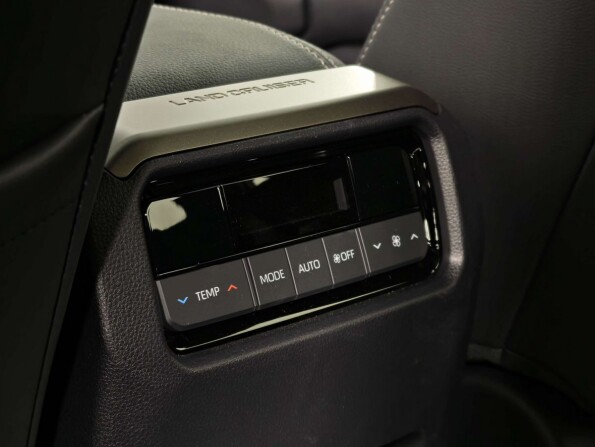Toyota Land Cruiser Prado 250 Series с пробегом 2024 года, цена 10 990 000 рублей, 21 км, внедорожник, Автокод Объявления