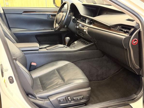 Lexus ES VI с пробегом 2014 года, цена 1 549 000 рублей, 255000 км, седан, Автокод Объявления