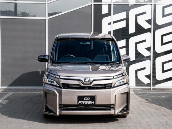 Toyota Voxy III (R80) Рестайлинг с пробегом 2018 года, цена 2 445 000 рублей, 77657 км, минивэн, Автокод Объявления