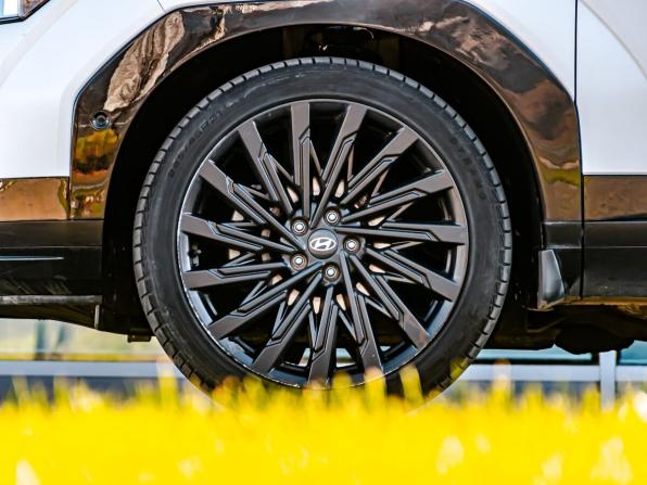 Hyundai Santa Fe V (MX5) с пробегом 2024 года, цена 4 700 000 рублей, 97749 км, внедорожник, Автокод Объявления