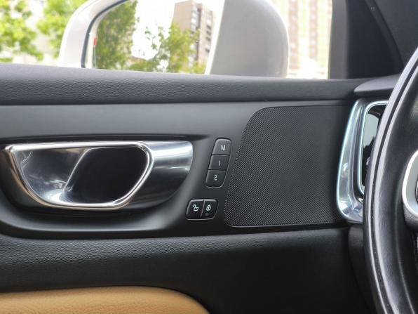 Volvo V60 Cross Country II с пробегом 2019 года, цена 3 050 000 рублей, 161476 км, универсал, Автокод Объявления