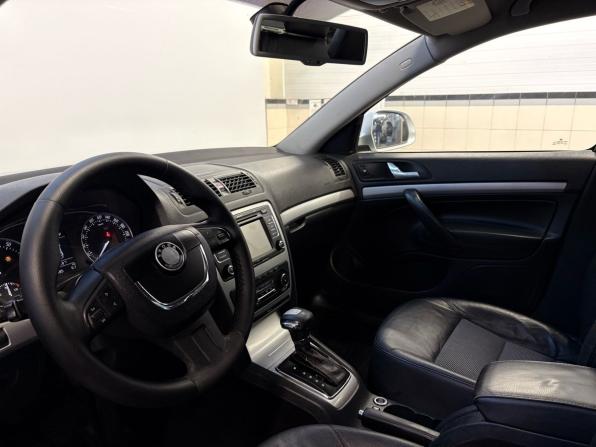 Skoda Octavia II (A5) Рестайлинг с пробегом 2013 года, цена 759 900 рублей, 265987 км, лифтбек, Автокод Объявления