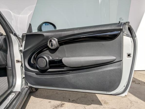 Mini Hatch III (F55/F56) Рестайлинг с пробегом 2018 года, цена 1 800 000 рублей, 73652 км, хэтчбек, Автокод Объявления