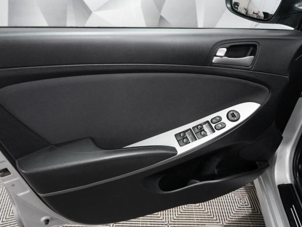 Hyundai Solaris I Рестайлинг с пробегом 2016 года, цена 1 085 000 рублей, 150000 км, седан, Автокод Объявления