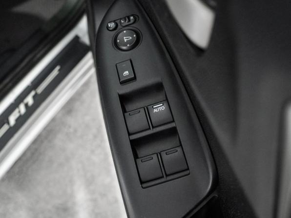 Honda Fit III с пробегом 2016 года, цена 849 500 рублей, 188752 км, хэтчбек, Автокод Объявления