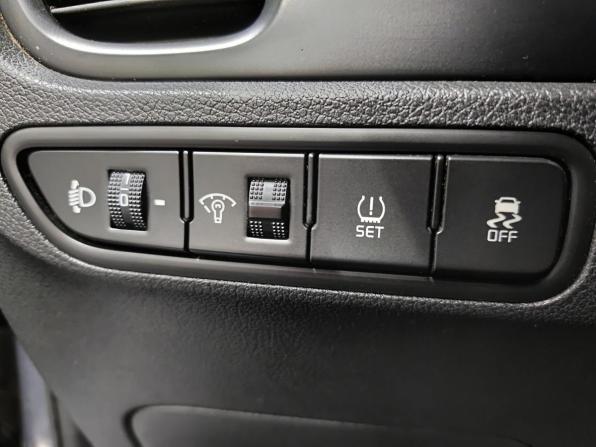 Kia Rio IV с пробегом 2018 года, цена 990 000 рублей, 212191 км, хэтчбек, Автокод Объявления