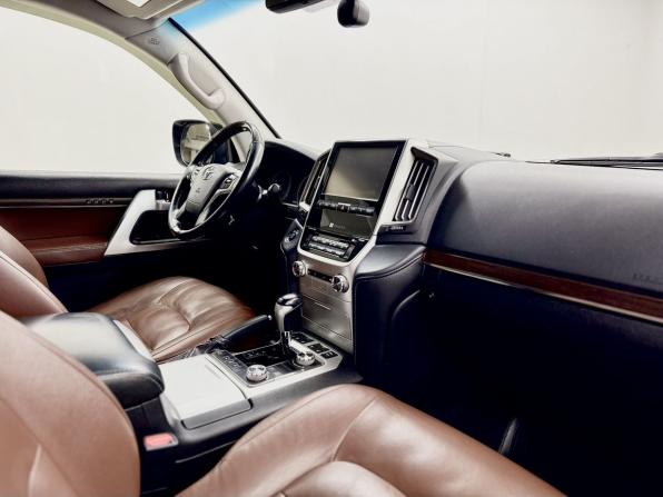 Toyota Land Cruiser 200 Series Рестайлинг 2 с пробегом 2016 года, цена 4 900 000 рублей, 269238 км, внедорожник, Автокод Объявления