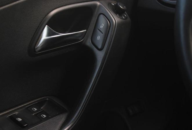 Volkswagen Polo V Рестайлинг с пробегом 2015 года, цена 890 000 рублей, 102151 км, седан, Автокод Объявления