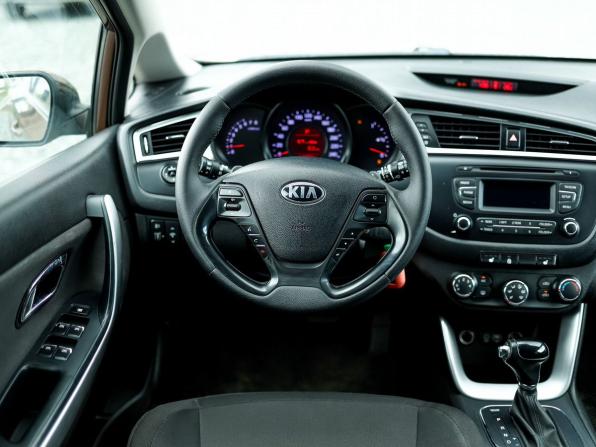Kia Ceed II Рестайлинг с пробегом 2017 года, цена 1 289 000 рублей, 122300 км, универсал, Автокод Объявления