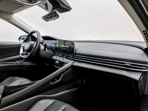 Hyundai Elantra VII (CN7) Рестайлинг с пробегом 2024 года, цена 2 220 000 рублей, 22800 км, седан, Автокод Объявления
