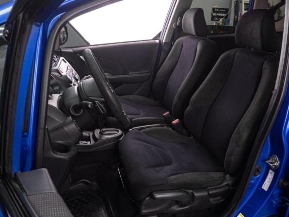 Honda Jazz II Рестайлинг с пробегом 2012 года, цена 1 029 000 рублей, 183215 км, хэтчбек, Автокод Объявления