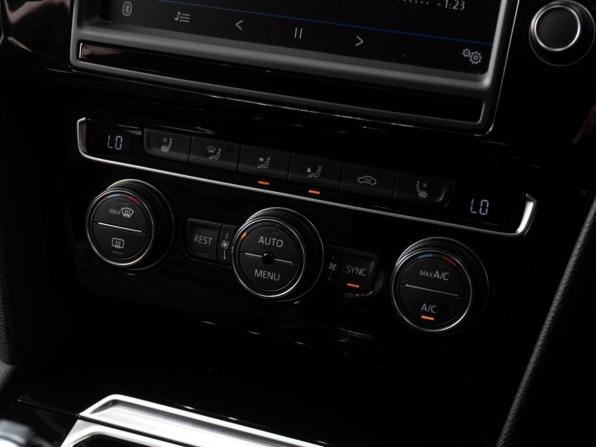 Volkswagen Passat B8 с пробегом 2015 года, цена 1 879 000 рублей, 59841 км, универсал, Автокод Объявления