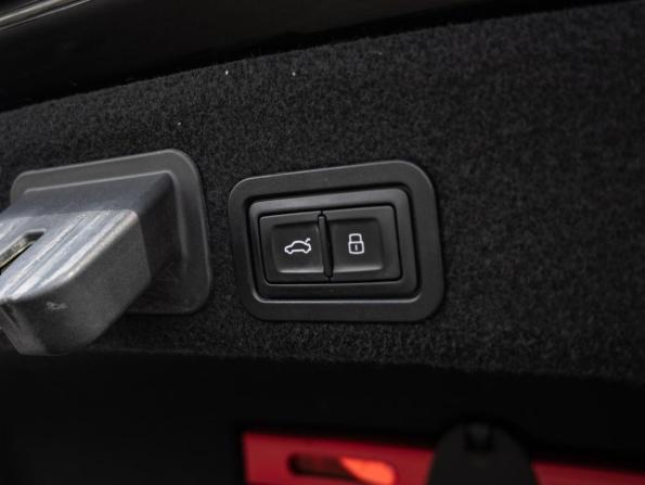 Audi A6 IV (C7) Рестайлинг с пробегом 2015 года, цена 1 700 000 рублей, 266175 км, седан, Автокод Объявления