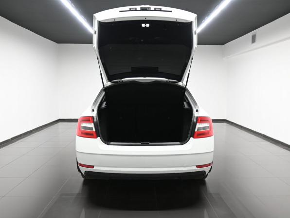 Skoda Octavia III (A7) Рестайлинг с пробегом 2018 года, цена 895 000 рублей, 320419 км, лифтбек, Автокод Объявления
