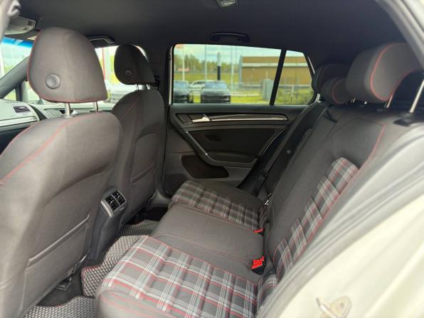 Volkswagen Golf GTI VII с пробегом 2015 года, цена 1 555 000 рублей, 191000 км, хэтчбек, Автокод Объявления
