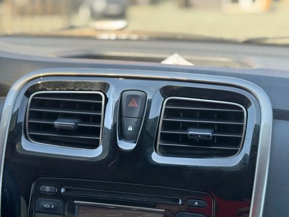 Renault Logan II с пробегом 2015 года, цена 809 000 рублей, 114528 км, седан, Автокод Объявления