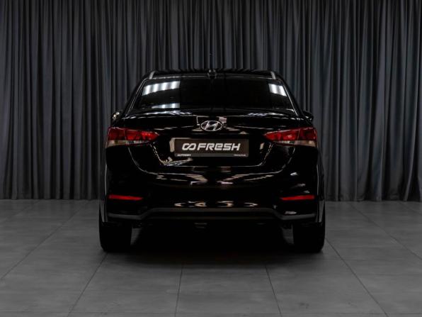 Hyundai Solaris II с пробегом 2017 года, цена 1 219 000 рублей, 189473 км, седан, Автокод Объявления