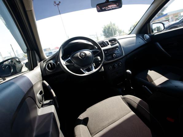 Renault Logan II Рестайлинг с пробегом 2019 года, цена 1 018 000 рублей, 104715 км, седан, Автокод Объявления