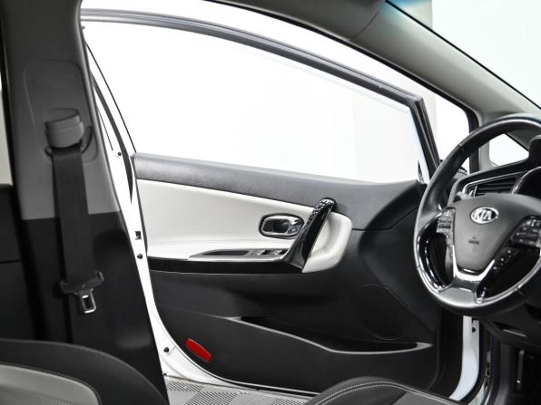 Kia Ceed II Рестайлинг с пробегом 2017 года, цена 1 049 000 рублей, 84000 км, хэтчбек, Автокод Объявления