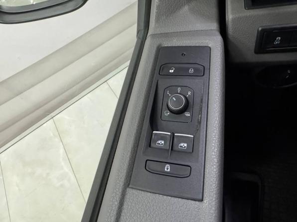 Volkswagen Caravelle T6 Рестайлинг с пробегом 2020 года, цена 3 899 000 рублей, 136000 км, минивэн, Автокод Объявления