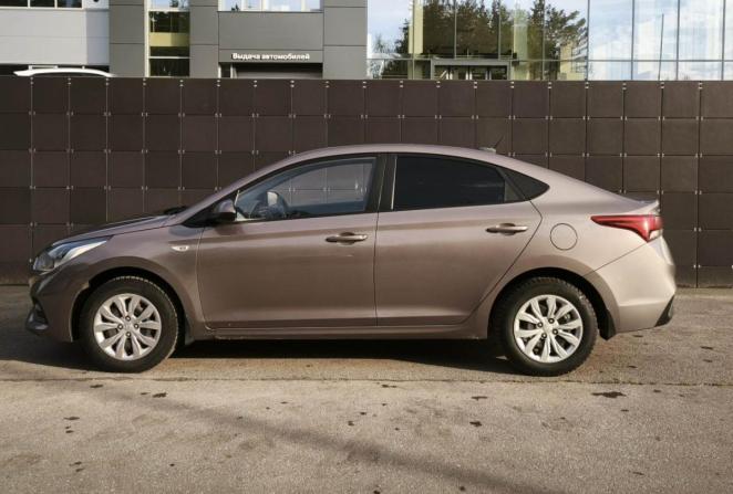 Hyundai Solaris II с пробегом 2018 года, цена 1 072 000 рублей, 160900 км, седан, Автокод Объявления