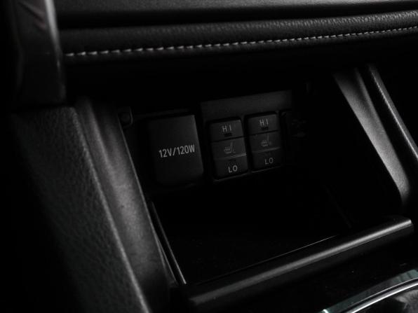 Toyota Corolla XI (E160 E170 E180) Рестайлинг 1 с пробегом 2018 года, цена 1 649 000 рублей, 105997 км, седан, Автокод Объявления
