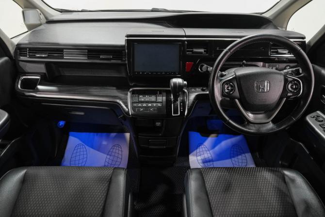Honda Stepwgn V с пробегом 2015 года, цена 1 799 000 рублей, 87000 км, минивэн, Автокод Объявления