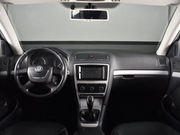 Skoda Octavia II (A5) Рестайлинг с пробегом 2012 года, цена 879 995 рублей, 195326 км, лифтбек, Автокод Объявления