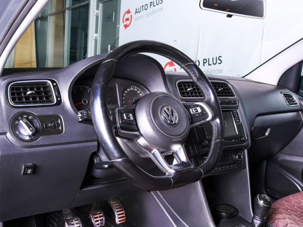 Volkswagen Polo V Рестайлинг с пробегом 2018 года, цена 1 100 000 рублей, 176526 км, седан, Автокод Объявления