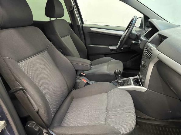 Opel Astra H Рестайлинг с пробегом 2010 года, цена 385 000 рублей, 291758 км, седан, Автокод Объявления