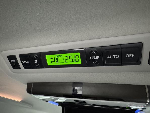 Toyota Vellfire I с пробегом 2011 года, цена 2 650 000 рублей, 190113 км, минивэн, Автокод Объявления