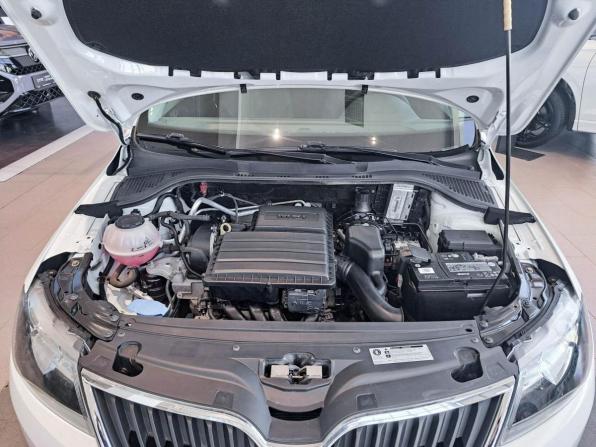 Skoda Rapid I Рестайлинг с пробегом 2017 года, цена 1 175 000 рублей, 76801 км, лифтбек, Автокод Объявления