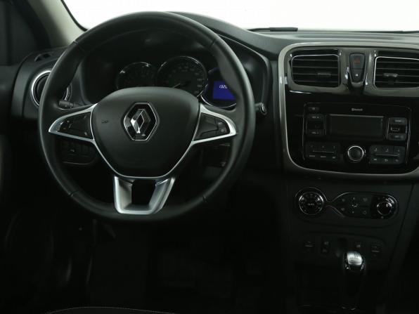 Renault Logan II Рестайлинг с пробегом 2018 года, цена 742 000 рублей, 132000 км, седан, Автокод Объявления