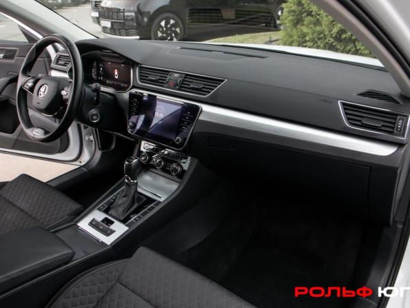Skoda Superb III Рестайлинг с пробегом 2021 года, цена 2 858 100 рублей, 58742 км, лифтбек, Автокод Объявления