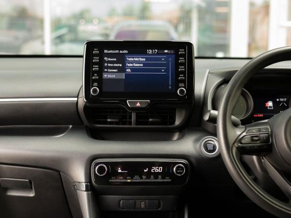 Toyota Yaris IV с пробегом 2020 года, цена 1 210 000 рублей, 105296 км, хэтчбек, Автокод Объявления