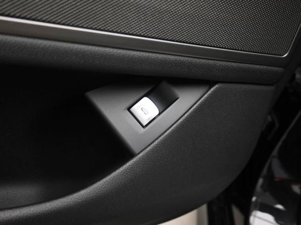BMW 7 серии VI (G11/G12) с пробегом 2017 года, цена 3 680 000 рублей, 215977 км, седан, Автокод Объявления