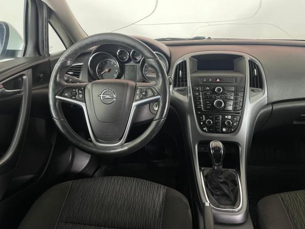 Opel Astra J Рестайлинг с пробегом 2013 года, цена 650 000 рублей, 251271 км, седан, Автокод Объявления