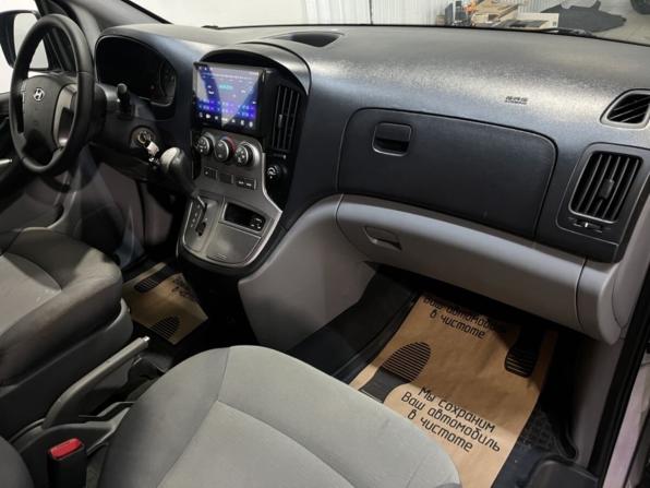 Hyundai H-1 II с пробегом 2012 года, цена 1 355 000 рублей, 297580 км, минивэн, Автокод Объявления