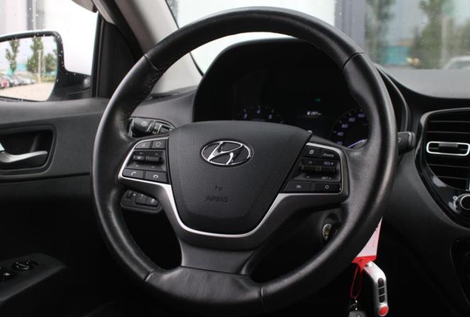 Hyundai Solaris II Рестайлинг с пробегом 2021 года, цена 1 660 000 рублей, 84642 км, седан, Автокод Объявления