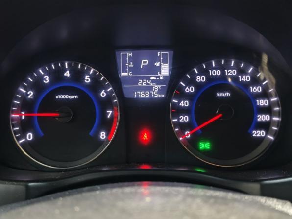 Hyundai Solaris I Рестайлинг с пробегом 2015 года, цена 979 000 рублей, 176800 км, седан, Автокод Объявления