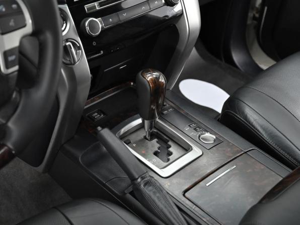 Toyota Land Cruiser 200 Series Рестайлинг 1 с пробегом 2012 года, цена 2 999 000 рублей, 302000 км, внедорожник, Автокод Объявления