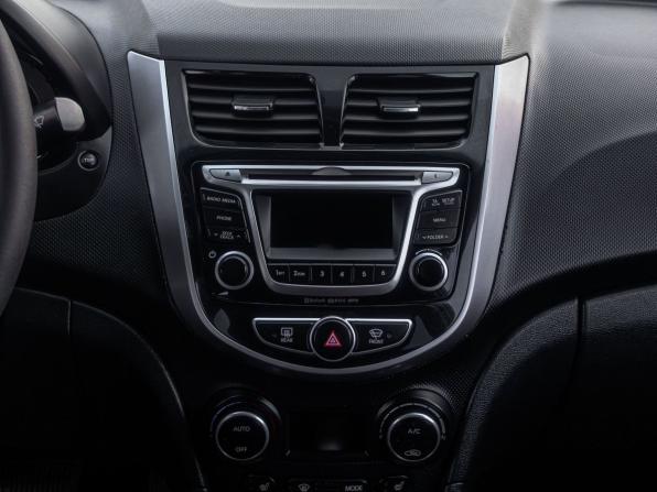 Hyundai Solaris I Рестайлинг с пробегом 2015 года, цена 1 179 900 рублей, 117000 км, седан, Автокод Объявления