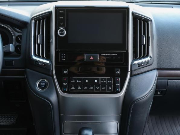 Toyota Land Cruiser 200 Series Рестайлинг 2 с пробегом 2019 года, цена 7 250 000 рублей, 118000 км, внедорожник, Автокод Объявления