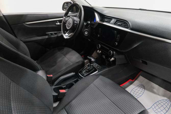Kia Rio IV Рестайлинг с пробегом 2020 года, цена 1 699 000 рублей, 94400 км, седан, Автокод Объявления