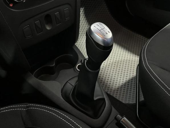 Renault Logan II Рестайлинг с пробегом 2022 года, цена 1 096 000 рублей, 122500 км, седан, Автокод Объявления